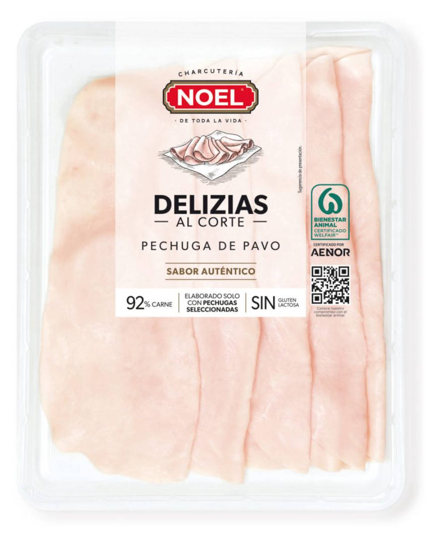 Brocoli con fiambre de pechuga de pollo  y quinoa integral.